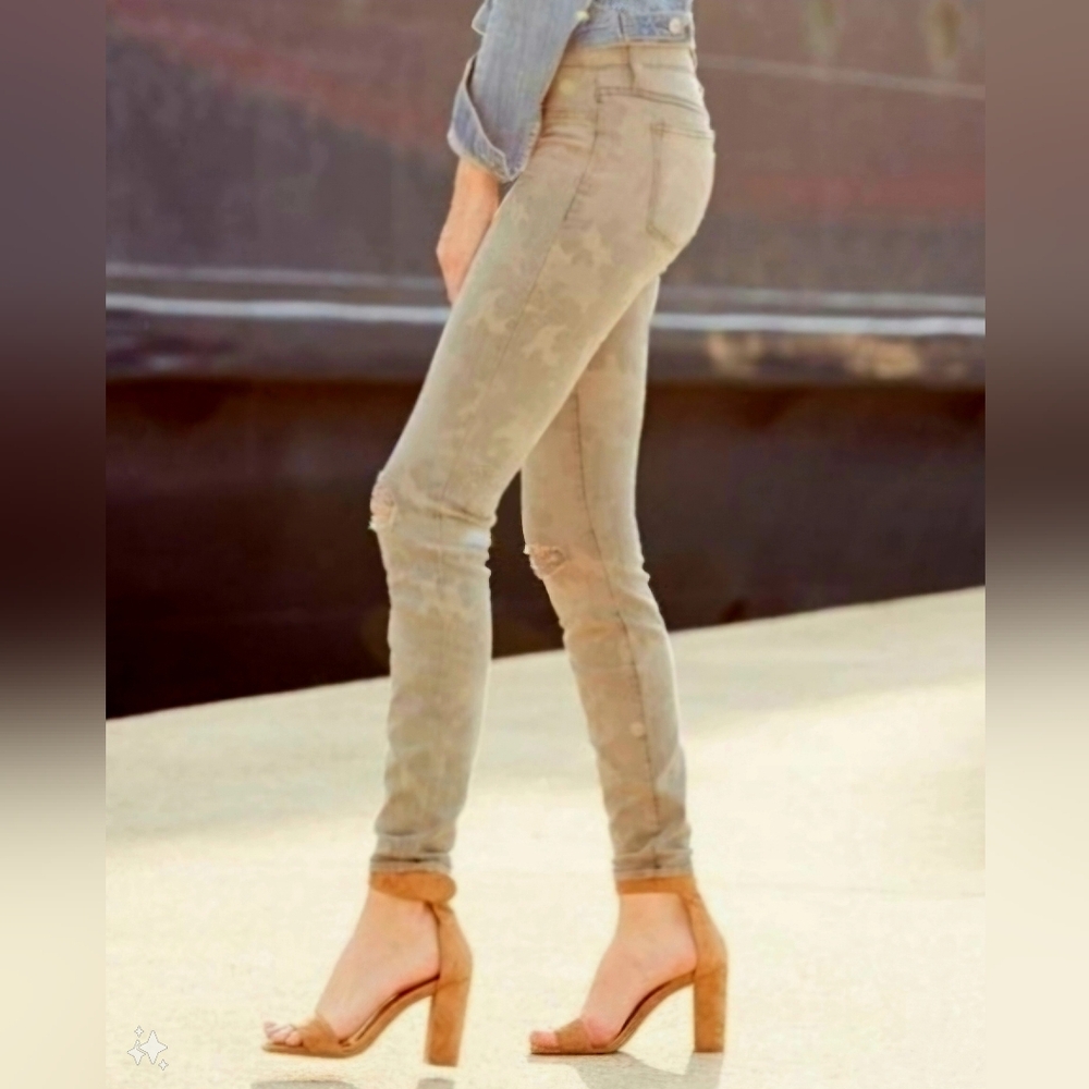 HENRY & BELLE Super Soft Skinny Straight Distressed Camoflage Print Jean